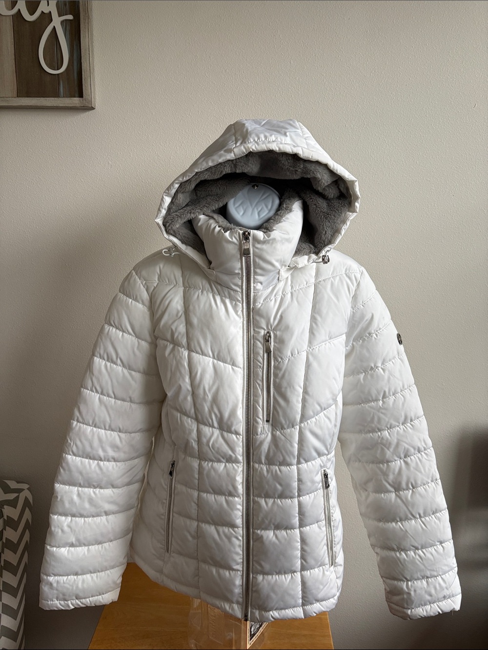 Calvin Klein Women's White Quilted Puffer Jacket with Removable Hood Size Medium